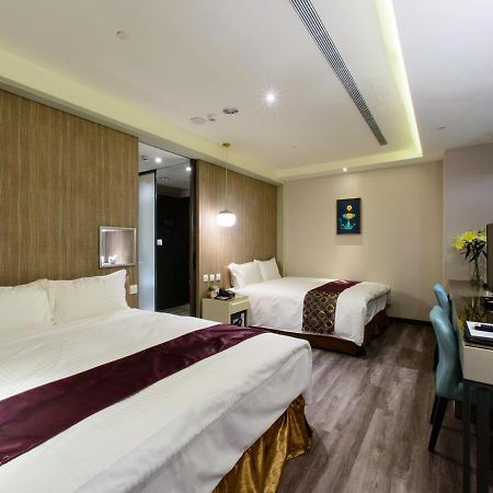 Stay Hotel - Taichung Zhongqing Exteriör bild