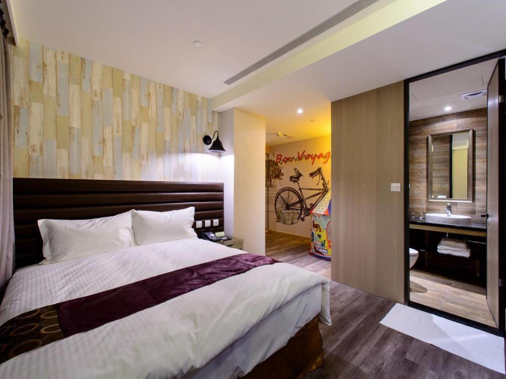 Stay Hotel - Taichung Zhongqing Exteriör bild