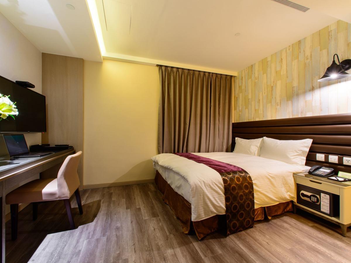 Stay Hotel - Taichung Zhongqing Exteriör bild